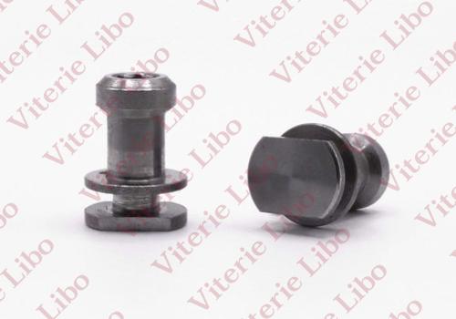 Grooved pivot